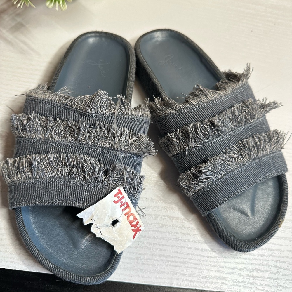 Fringed Gray Women's Sandals